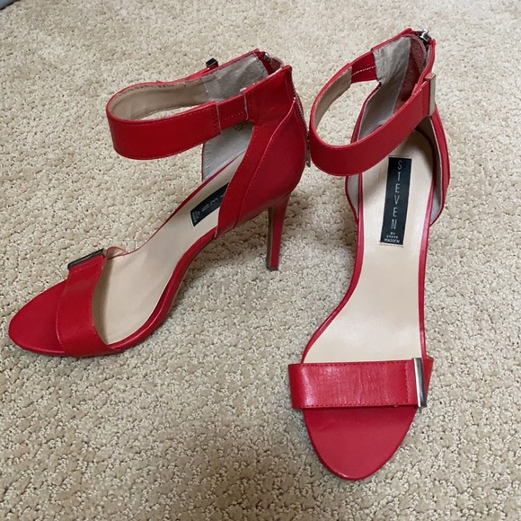 Red heels - Picture 4 of 11